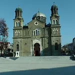 Center , Modern And Quiet