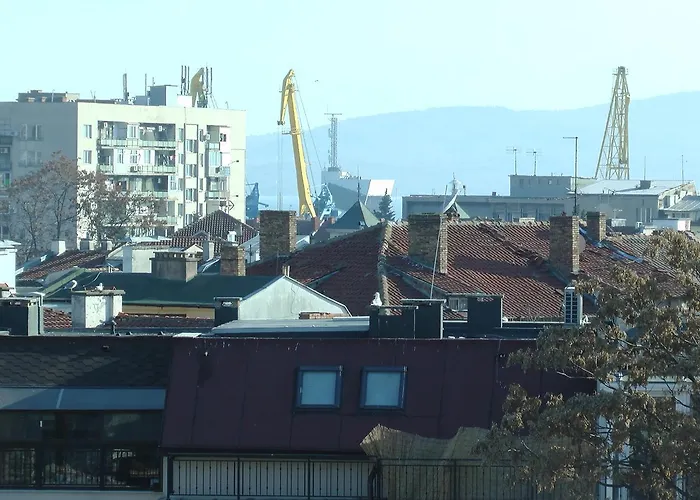 Apartment Center , Modern And Quiet